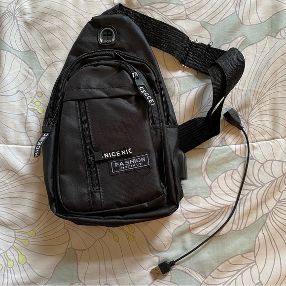 Small sling backpack - Picture 5 of 7